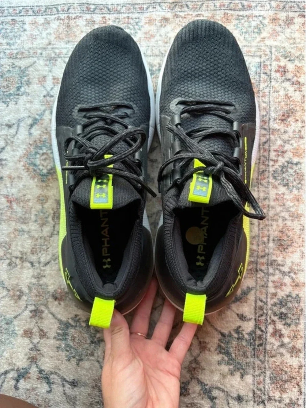 Mens size 10 Black and Neon Yellow Under Armour Phantom Sneakers